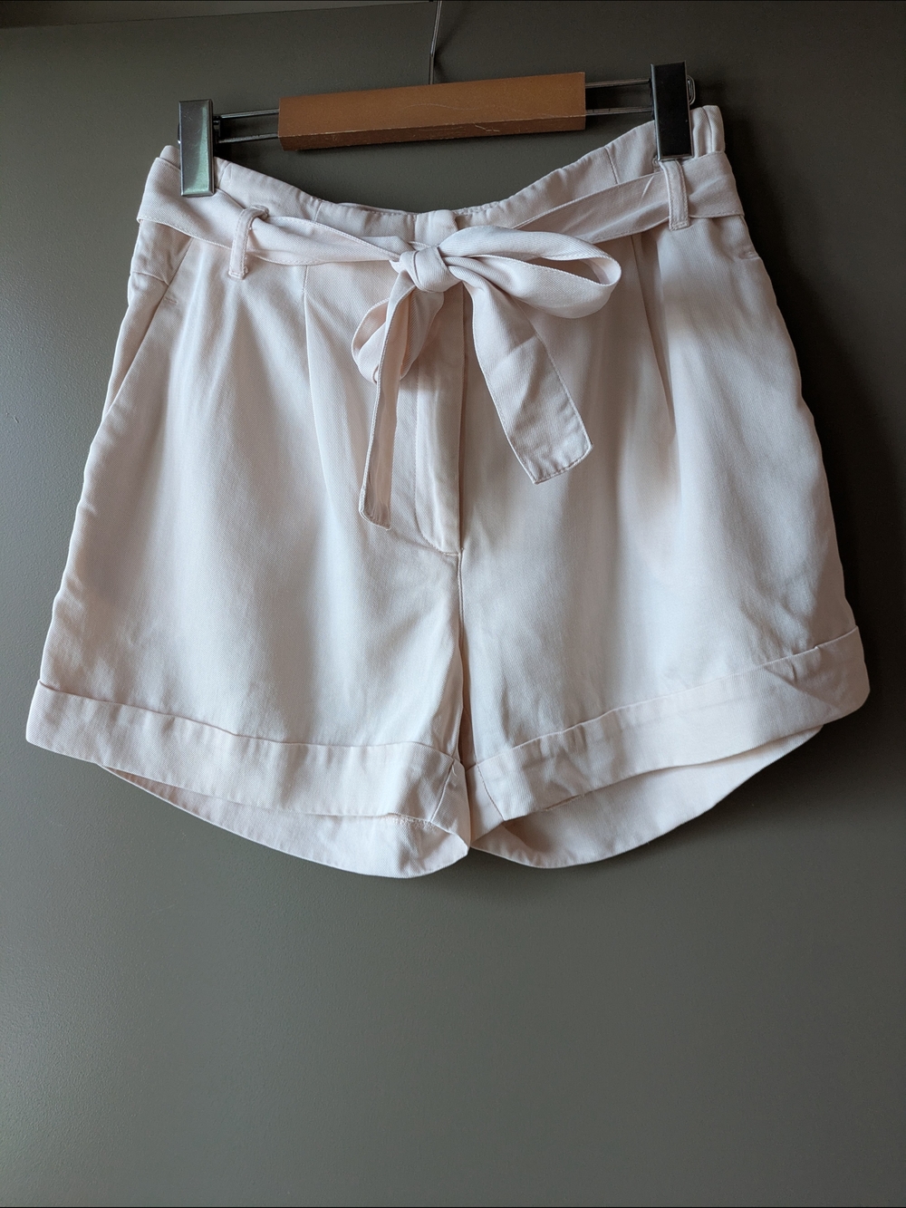 H&M High-Rise Tie-Waist Women's Shorts in Light Blush S/M Balletcore Summer